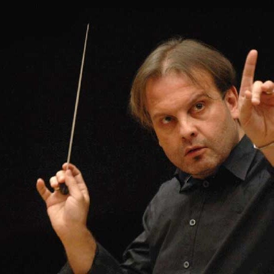 🌌✨ El próximo martes, el maestro José R. Pascual Vilaplana nos guiará en un viaje sonoro en el Teatro Monumental con obras de Puccini, Asins Arbó, Wagner y León Durán.

🗓 19-nov / 19:30h 📍 Teatro Monumental

Banda Sinfónica Municipal de Madrid 
“Más que música”