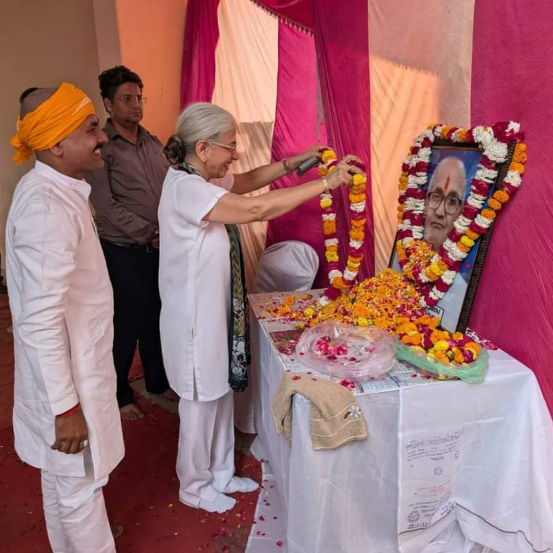 कल बांगरमऊ में कई जगह जाना हुआ। कहीं दुख, कहीं सुख और कहीं सिर्फ मुलाकात का लुत्फ!