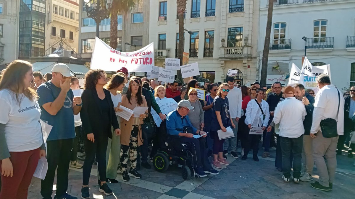 Comienza la tercera manifestación provincial. Hoy en Huelva, en la Plaza de las Monjas, nos unimos para exigir una financiación justa que asegure el futuro de los servicios para personas con discapacidad

Cada paso cuenta ¡Gracias a todos los que nos apoyan #JuntosPodemosEvitarlo