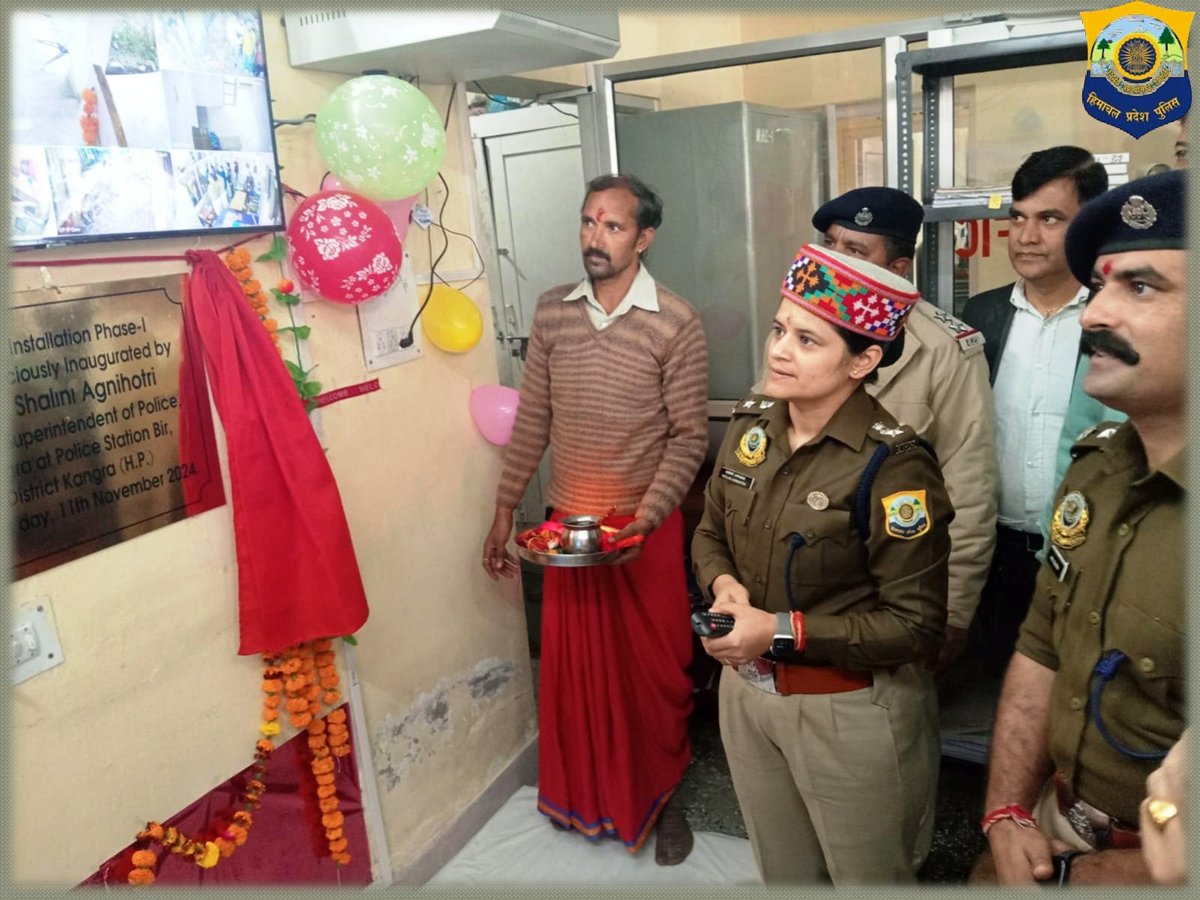 SpKangra's tweet image. SP Kangra inaugurated 9 wireless *community CCTV *cameras and a dedicated control room at Bir Police Station. We thank Panchayat Pradhan Bir Sh. Suresh for his contribution in this noble cause. Well done SDPO Baijnath and team.#CommunitySafety #EnhancedSecurity #BirPolice.