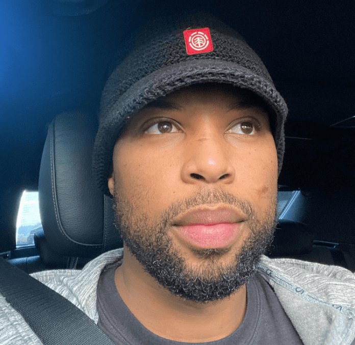 105onlineC's tweet image. #vusithembekwayo is fuming and responds to #SizweDlomo ..... hopefully , the beef can end one day  amicably. #Sizwe has been porking the bear for the longest time! #Vusi