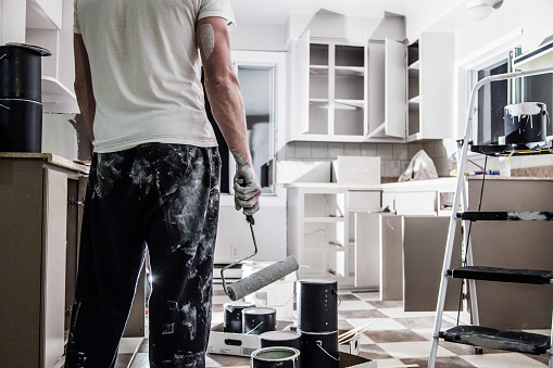 HornInsurance's tweet photo. Looking for ways to keep costs low on a home remodeling project? Use these 7 sneaky tips to minimize your budget while remodeling or redecorating. https://t.co/Oxsun7sUo1 https://t.co/EsrGfu7nA5