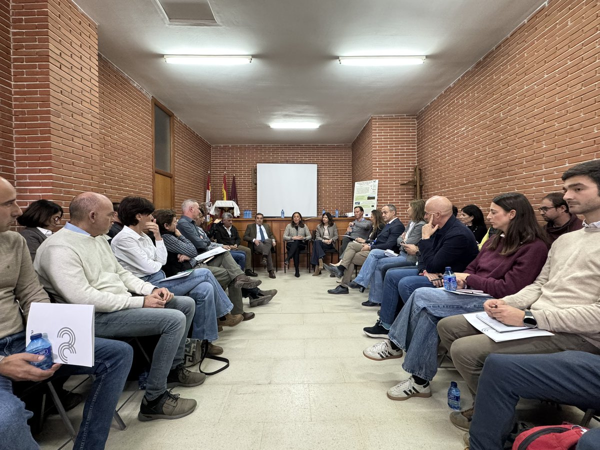 maxima_agencia_'s tweet photo. ENCUENTROS | La pasada semana organizamos una jornada sobre el cultivo de fresa 🍓 para el @ITACYL  en Chañe (Segovia). 

🗣 Estos encuentros con el sector son la herramienta ideal para potenciar el diálogo y el intercambio de experiencias y conocimiento. https://t.co/6Uq215289A