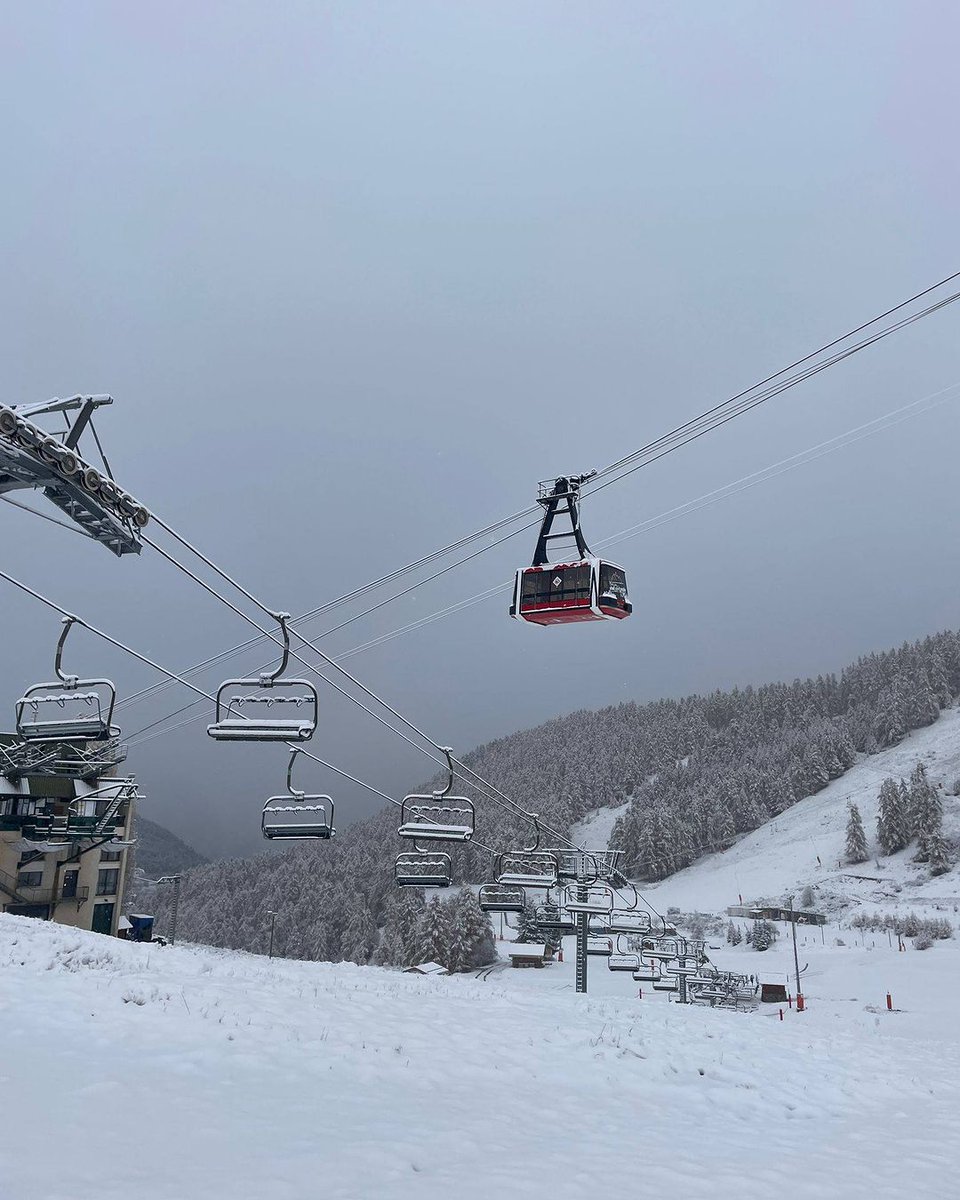 La neige est là !❄️
Les premières neiges ont fait leur apparition sur les stations de ski de la Côte d’Azur ! Le paysage se transforme en un décor hivernal magique 🤩

📷auron_officiel/  esfvalbergbeuil
📍Valberg &amp; Auron
#CotedAzurFrance #Departement06