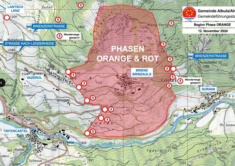Alpenweerman's tweet photo. Brienz moet opnieuw worden geëvacueerd
Het bergdorp #Brienz (Graubünden) 🇨🇭moet dan toch weer worden geëvacueerd. Zoals in een persbericht aangekondigd begint na fase geel nu fase oranje. De Frühwarndienst van de gemeente #Albula #Alvra, waartoe het dorp Brienz/Brinzauls behoort, heeft samen met de vakgroep geologie en natuurgevaren de gevarensituatie geanalyseerd. Samen met andere geologen bevelen zij de preventieve evacuatie van het hele dorp aan. De deadline is vastgesteld op zondagmiddag 13.00 uur. Tegen die tijd moeten alle mensen en dieren het dorp hebben verlaten. Om veiligheidsredenen is toegang nu verboden. Toegangswegen zijn afgesloten en alleen bewoners en tweede woningen die gebouwen ter plaatse ontruimen hebben toegang. Er moet van worden uitgegaan dat het dorp de komende maanden niet bereikbaar zal zijn.
https://t.co/QVSfahA7Ce