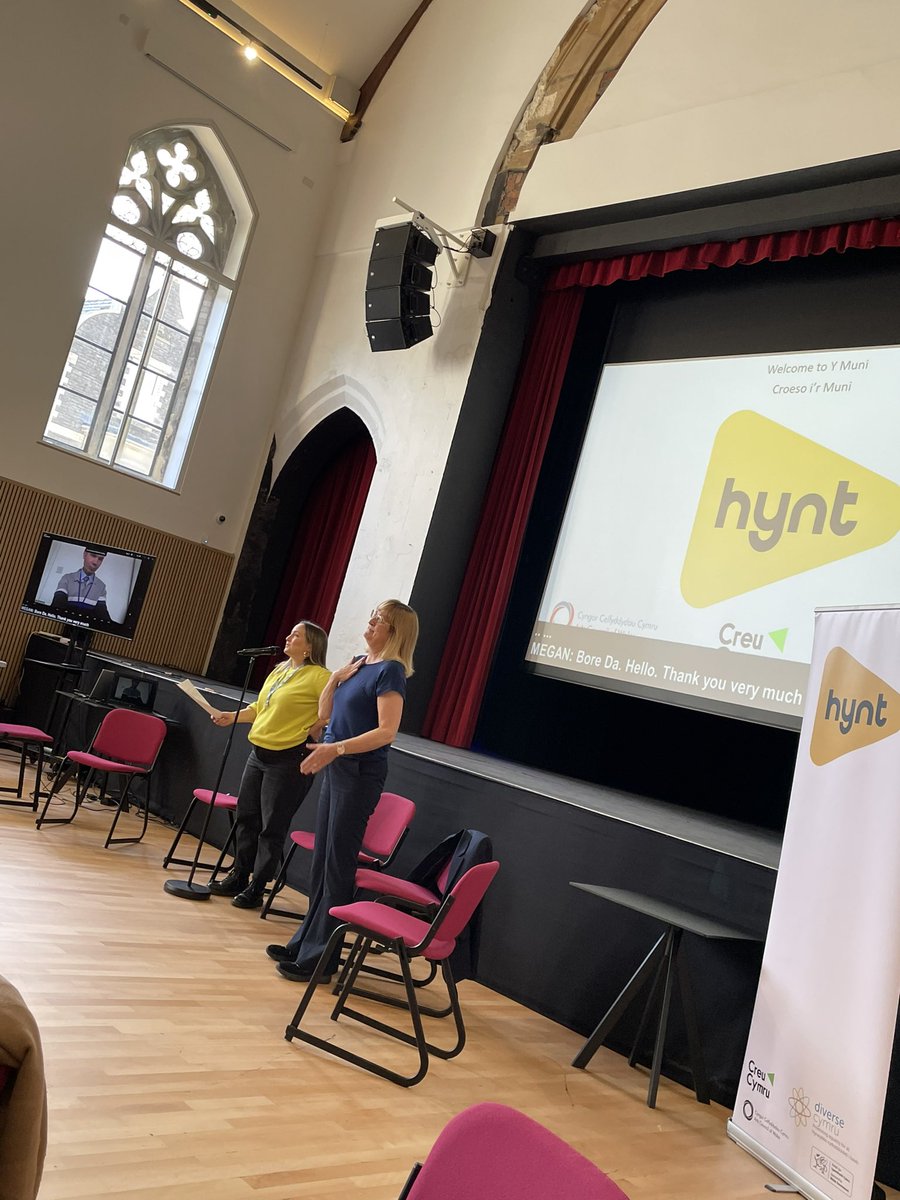 Yn gyntaf, cawn groeso swyddogol gan ein Gweinyddwr Prosiectau Megan <a href="/megomerrett/">Megan Merrett</a> #Hynt24
First up our Project Administrator Megan <a href="/megomerrett/">Megan Merrett</a> with the official welcome. #Hynt24