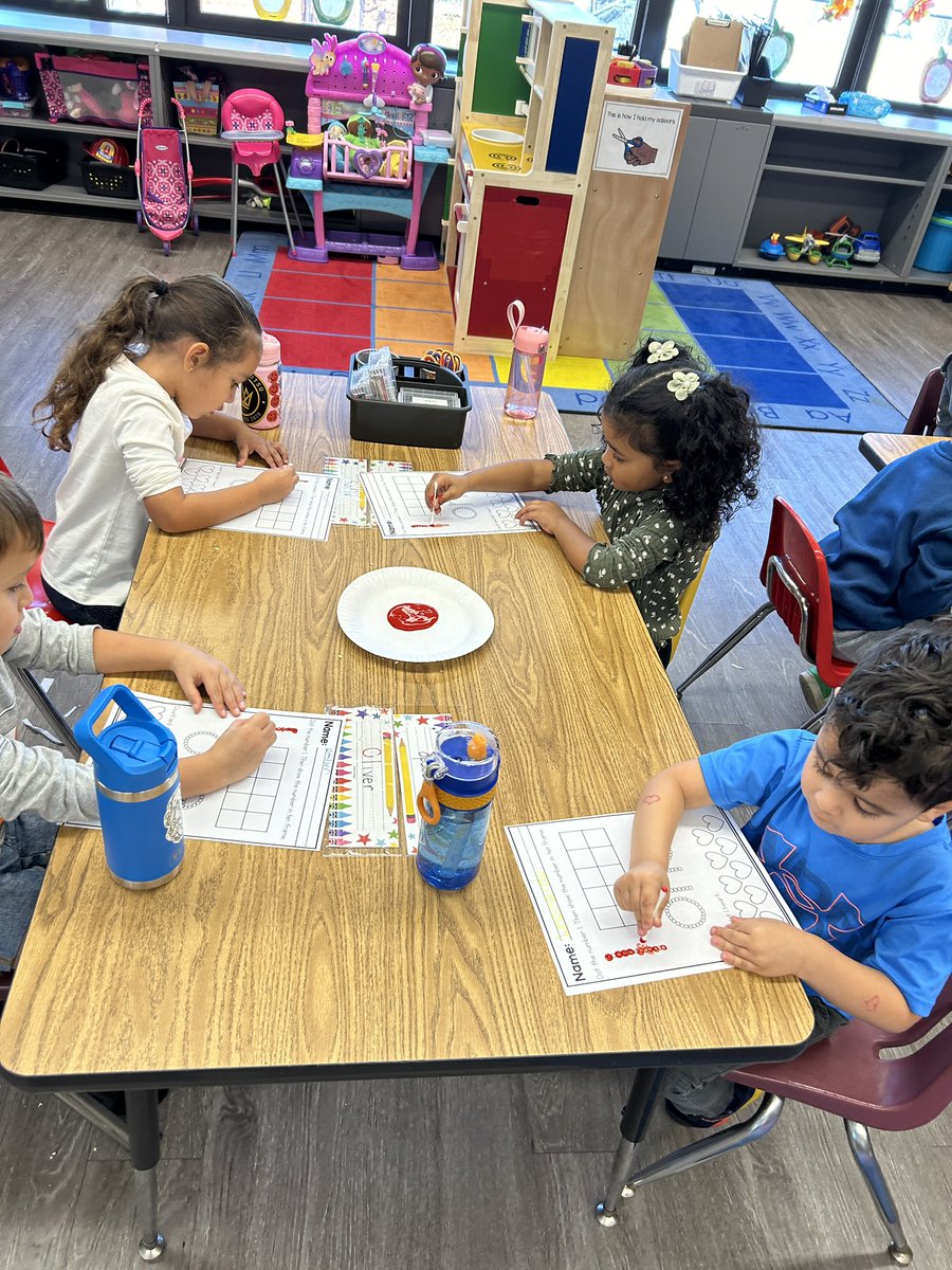 We used Q-tips and paint 🎨 to learn about the number 1️⃣! <a href="/HowellRoadVS13/">Howell Road Elementary School</a> <a href="/VS13UFSD/">ValleyStream13UFSD</a>