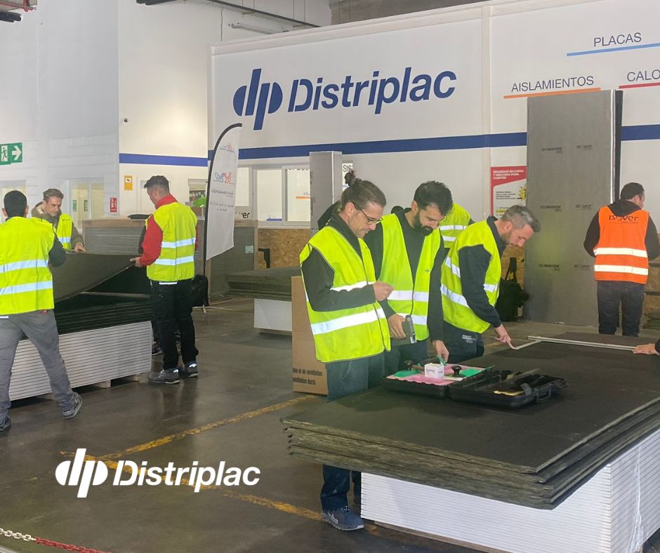 Distriplac_dp's tweet photo. 🟡 El club CLIMAVER® de @ISOVERes ha elegido nuestro centro de #Getafe para una de sus formaciones.

Estamos aprendiendo la correcta instalación y cómo sacar todo el rendimiento a #CLIMAVER.

¡Muchas gracias por elegirnos y enseñarnos tanto!

#DistriplacSomosEspecialistas https://t.co/bGT6NSfDjC