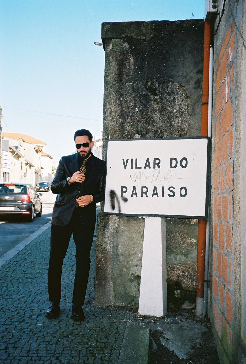 antena3rtp's tweet photo. 📲 Recado importante de @davidbrunogaia. Está de regresso com "Paradise Village", o quarto álbum de #DavidBruno e já toca no #DiscodaSemana, até domingo. 🍸 https://t.co/YQXs4DQ9eI