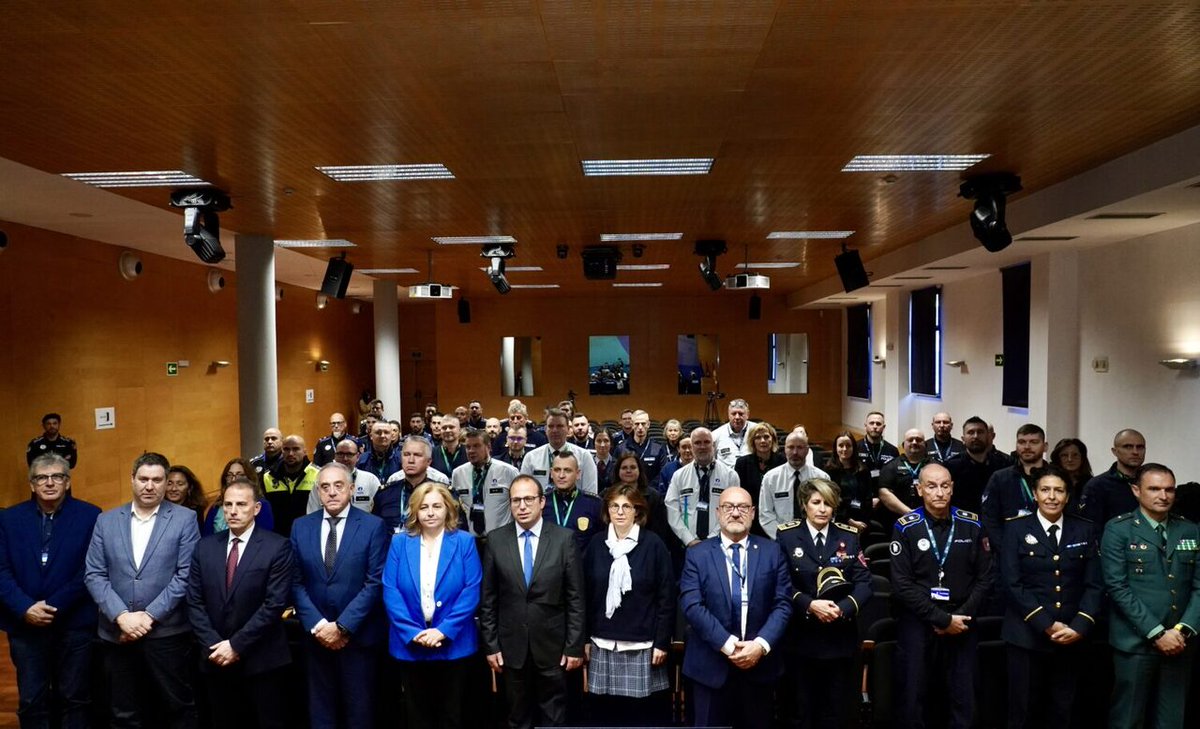 Ayuntamiento Madrid (@madrid) on Twitter photo 📢Trabajamos en coordinación con varias ciudades europeas para mejorar la seguridad en los espacios públicos
✅La vicealcaldesa <a href="/InmaSanzO/">Inma Sanz Otero</a> ha inaugurado esta mañana unas jornadas de <a href="/policiademadrid/">Policía Municipal de Madrid</a> 👮🏻♂️👮 en el marco del proyecto europeo #PACTESUR2
👉informate.madrid.es/uf1ei1 📢Trabajamos en coordinación con varias ciudades europeas para mejorar la seguridad en los espacios públicos
✅La vicealcaldesa <a href="/InmaSanzO/">Inma Sanz Otero</a> ha inaugurado esta mañana unas jornadas de <a href="/policiademadrid/">Policía Municipal de Madrid</a> 👮🏻♂️👮 en el marco del proyecto europeo #PACTESUR2
👉informate.madrid.es/uf1ei1