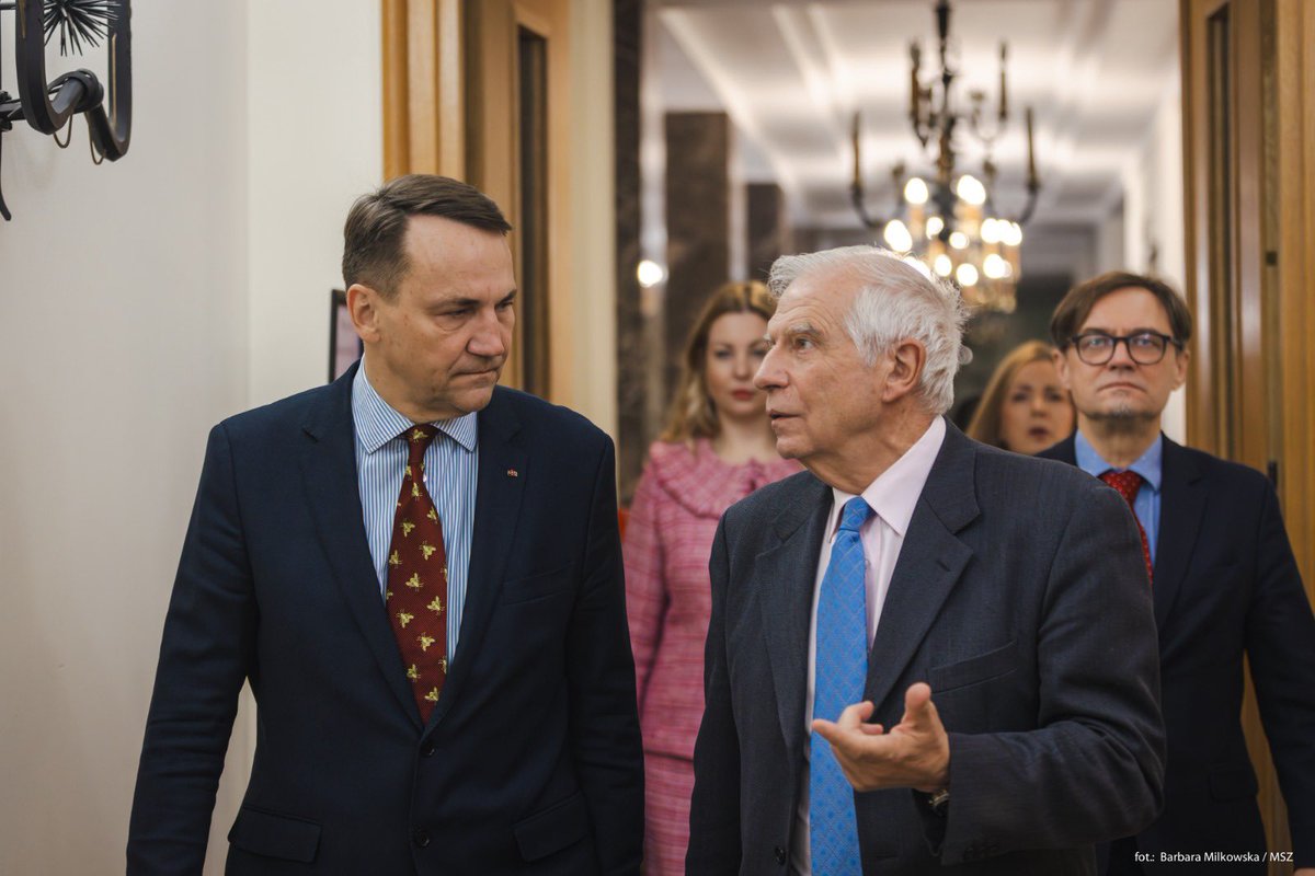 JosepBorrellF's tweet photo. Returning from Ukraine, I debriefed in Warsaw @radeksikorski on my impressions &amp; developments

Sustainable financing &amp; continued military support is essential - for Ukrainian &amp; European security. We will discuss options for more EU actions in support of Ukraine at FAC next Monday https://t.co/PjFyV9cnEz