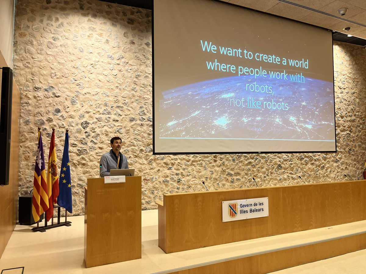 parcbit's tweet image. Continuam amb interessants ponències a la jornada de #roboticaHoreca sobre robòtica a mida: Jordi Pelegrí de @Universal_Robot amb el braç robòtic adaptable a cada necessitat; i Javier Lamas de @TrendRobotics amb carros que redueixen la càrrega i milloren les condicions laborals.