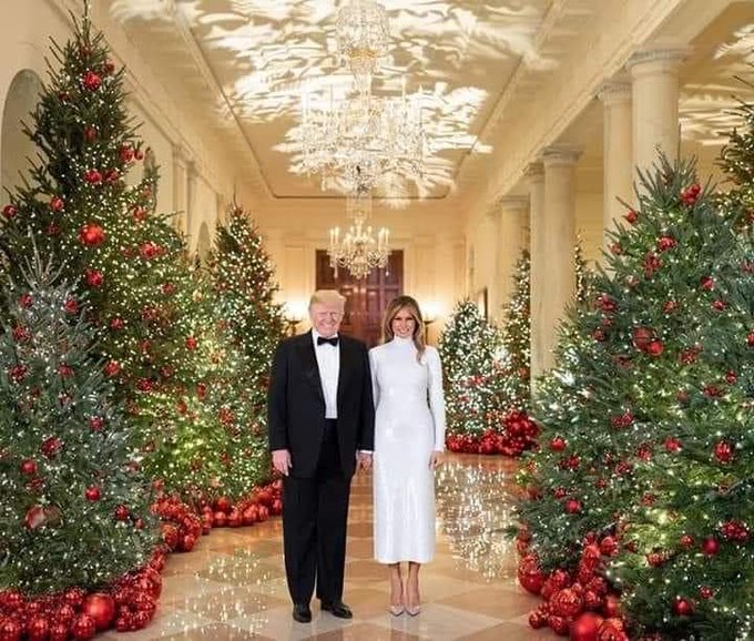 MaineUltraMaga's tweet image. Melania Trump, standing for what is right while maintaining incredible class and grace.
Such a contrast from morally corrupt, Jill Biden and Big Mike Obama.
Christmas will be Christian and beautiful again!