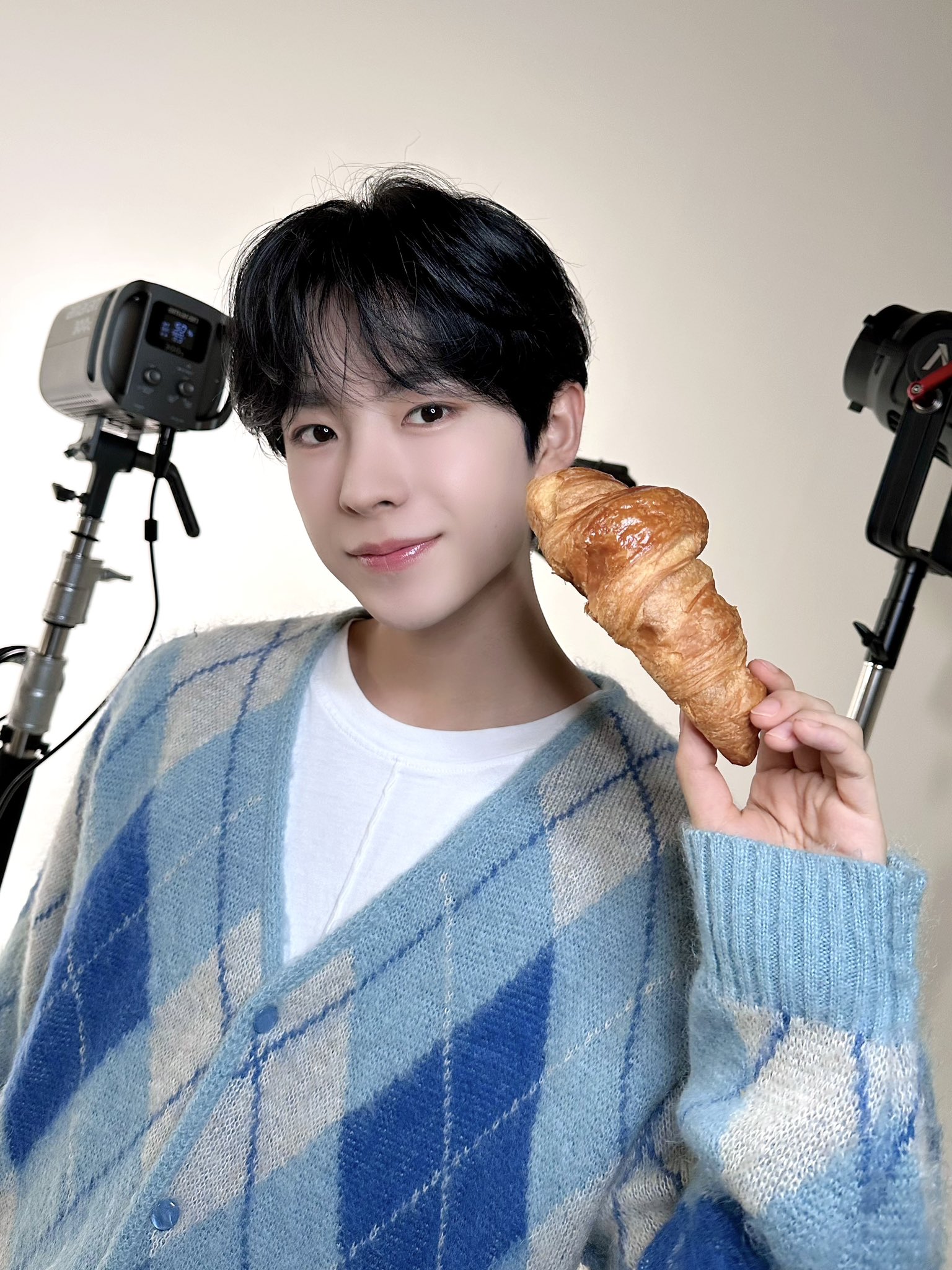 韓国 フラワーカーディガン ユウシ NCTWISH ☆NCT WISH ユウシ 着用！！【KNITTED】Bulky Brush Flower