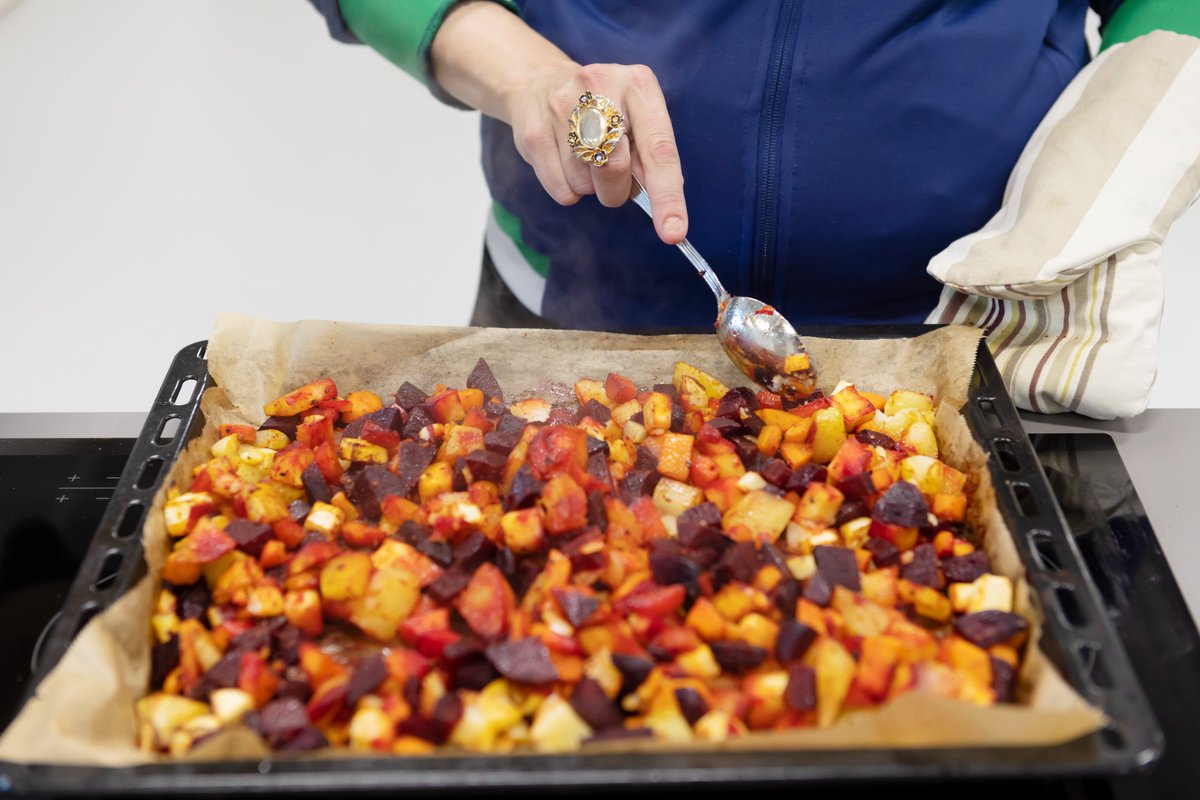 Hyvän ruuan erikoisjoukot eli <a href="/LeijonaCatering/">Leijona Catering</a> vastaa vankiloiden ruokahuollosta ja kanttiineista.

#Martat opastavat vangeille siviilissä tarvittavia käytännön arjentaitoja ja sosiaalisia taitoja.

Uudessa kanttiinin reseptivihkossa myös muutama Marttojen resepti!
@marttaliitto