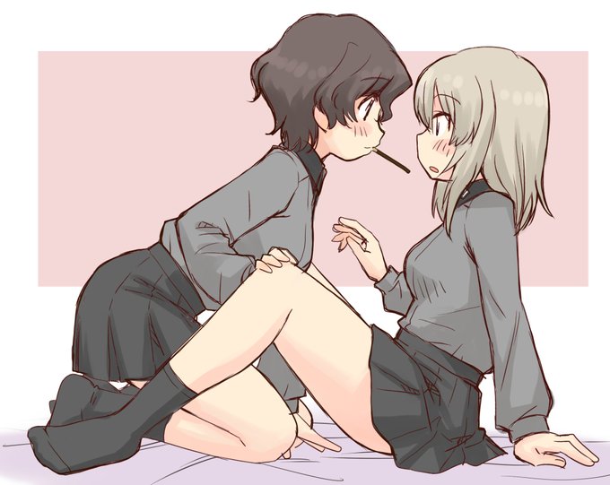 一日遅れなのにエリカに堂々とポッキーゲームを挑む小梅。 