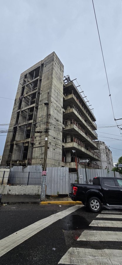 marizan_rafael's tweet photo. Edificio en Gazcue, es propiedad de EDEEste tiene 4 años paralizado, mientras la empresa alquila un local por casi 20 millones de pesos 🙄👇🏾 https://t.co/eIkazdVEbG