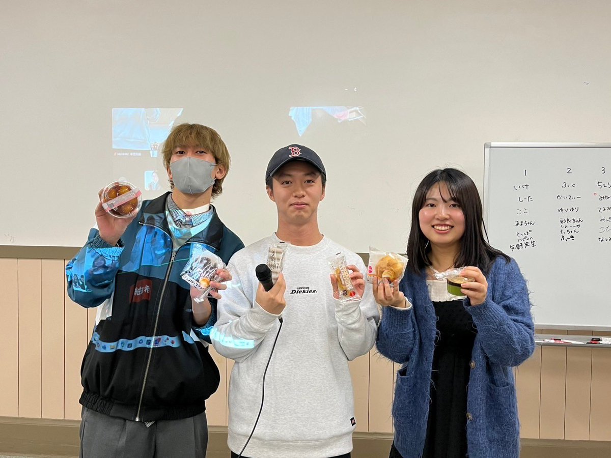 SMAkansai's tweet photo. 【11月 定例会】

今月の定例会を11月7日に行いました🍁

今回は環境人間学部の学生が、甲南女子大学に行き、オンライン中継をしました📺

普段なかなか対面で会えないメンバーと会話することができ、有意義な時間となりました✨

#ソーシャルメディア研究会 https://t.co/cPbYuE6zqA