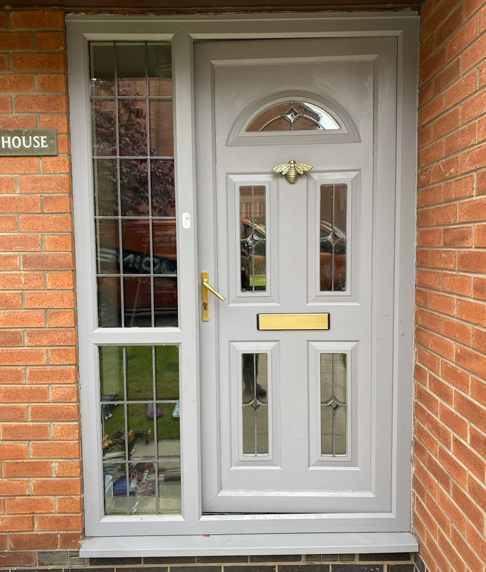 #TransformationTuesday

This is our Installation of the month for September, fitted by Martal Windows.

A stunning Pebble Grey Astoria, with Rectangular Leaded glass, Heritage Lock and a Centre Knob 💜