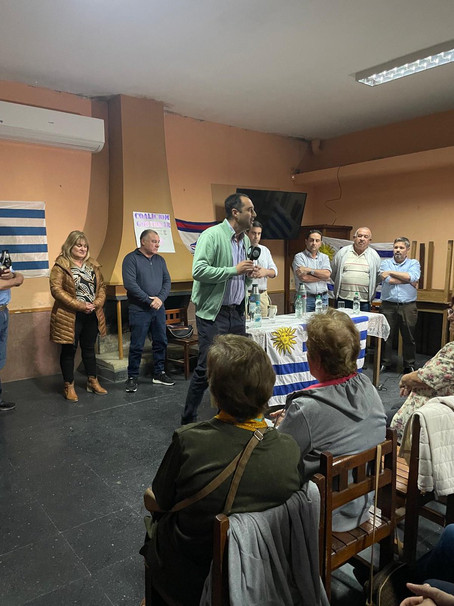 Daniela44103228's tweet photo. Coalición republicana en San Ramón @EPueblosLibres @GABRIELALicen @PintosHerbert https://t.co/ZkGObYwA4f