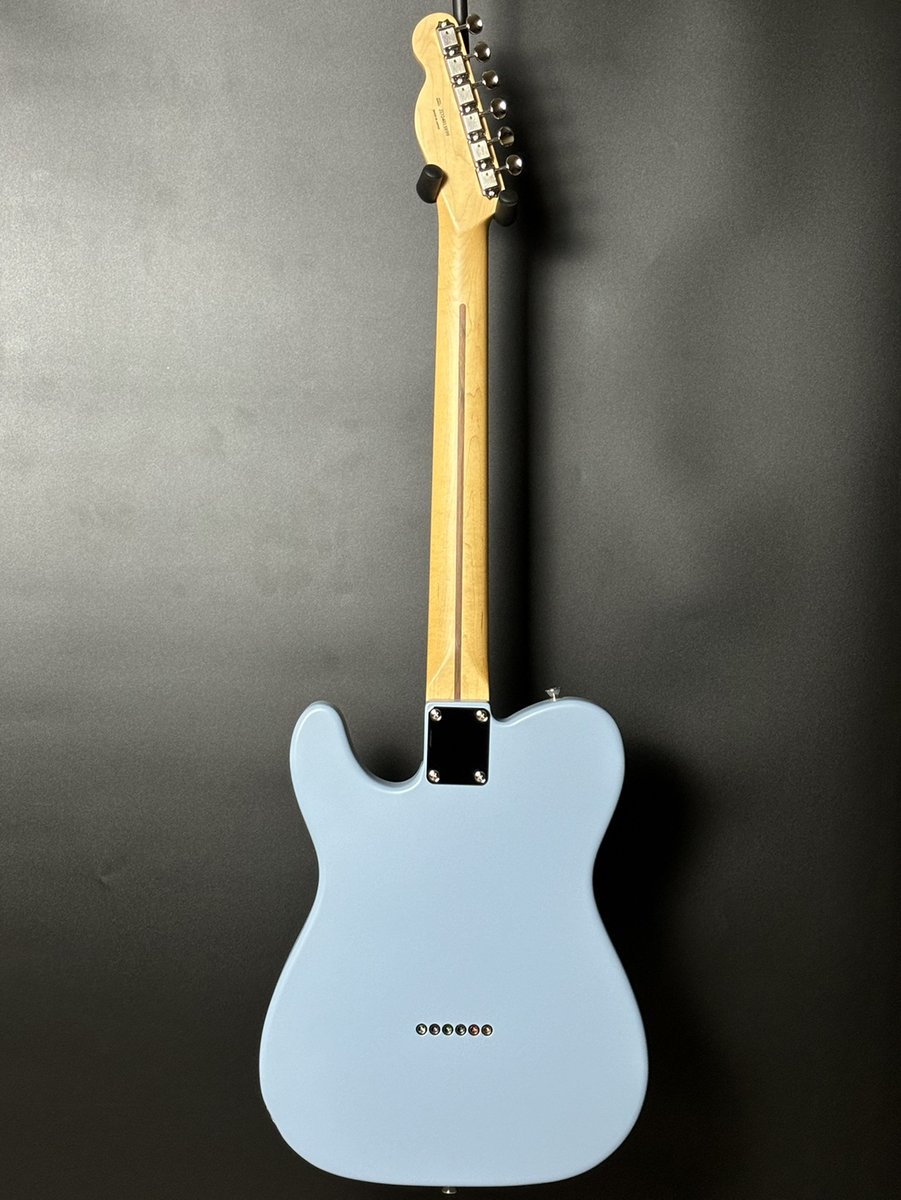 250Mozo54698's tweet photo. Fenderの新カラー入荷いたしました！
ロゴとポジションマークもボディと同色になっていて、オシャ可愛いです！

2.7㎏と軽量、かつ日本製の高品質なのでおすすめなギターです！ https://t.co/3D9Val8ucJ