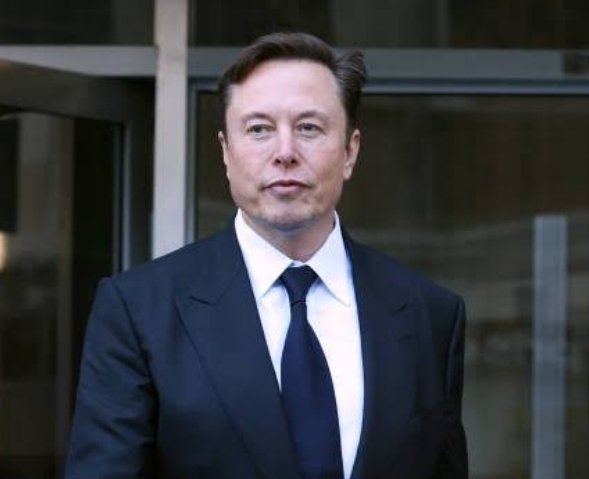 Elon Musk was blocked by his girlfriend on Twitter. When Musk bought Twitter, he made his girlfriend account disappear from Twitter.