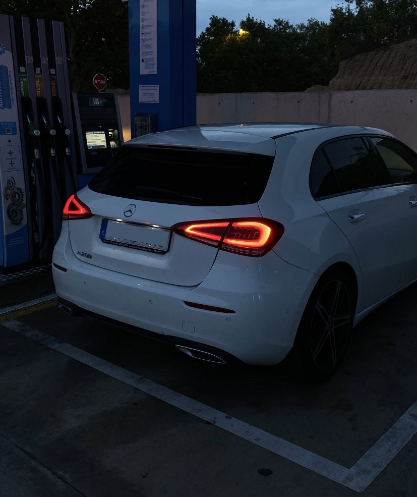 rodriber's tweet photo. Renault con motor Mercedes /// Mercedes con motor Renault https://t.co/HxmNItxWIB