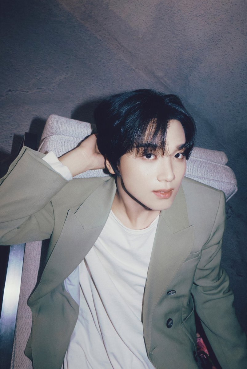 SORRY BUT THIS PHOTO OF HAECHAN IS 🫠