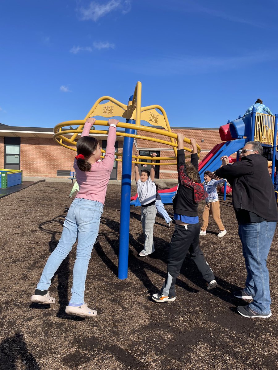 MrCarlson_AP93's tweet photo. Our Cheetahs celebrated Veterans Day by inviting the Veterans in our families to join us for recess. They spent the time playing on the playground, basketball, and soccer. Mr. Nascimento even spoke to the 5th graders about his time as a soldier. We are #CheetahProud @CCSD93 https://t.co/18qaqsIv3k