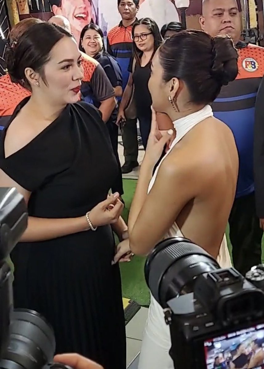 k4thwaii's tweet photo. julia montes and kathryn bernardo one of the greatest friendship in ph showbizness. i love them so so much. 😭🥹

KATHRYN AS JOY IS BACK
#HelloLoveAgainTheWorldPremiere https://t.co/SstmUMRdxa