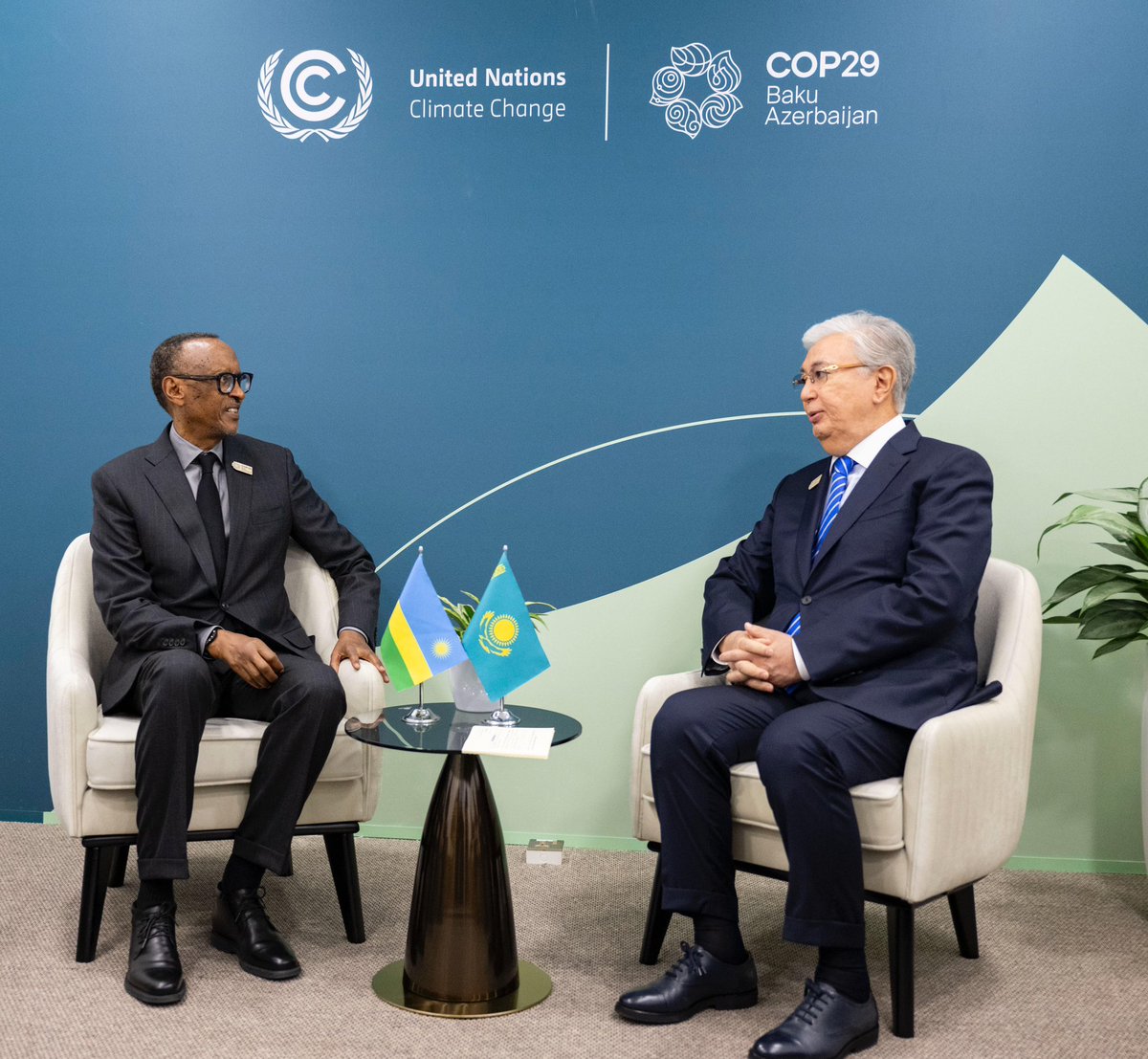 MathieuwiRwanda's tweet photo. @UrugwiroVillage In Baku for #COP29, President #Kagame met with President #Tokayev to discuss #Rwanda-#Kazakhstan cooperation. Their talks highlighted mutual interests in trade, energy, and infrastructure. Both leaders aim to create positive impacts for their countries.🇷🇼 https://t.co/9gn0zsbWiE