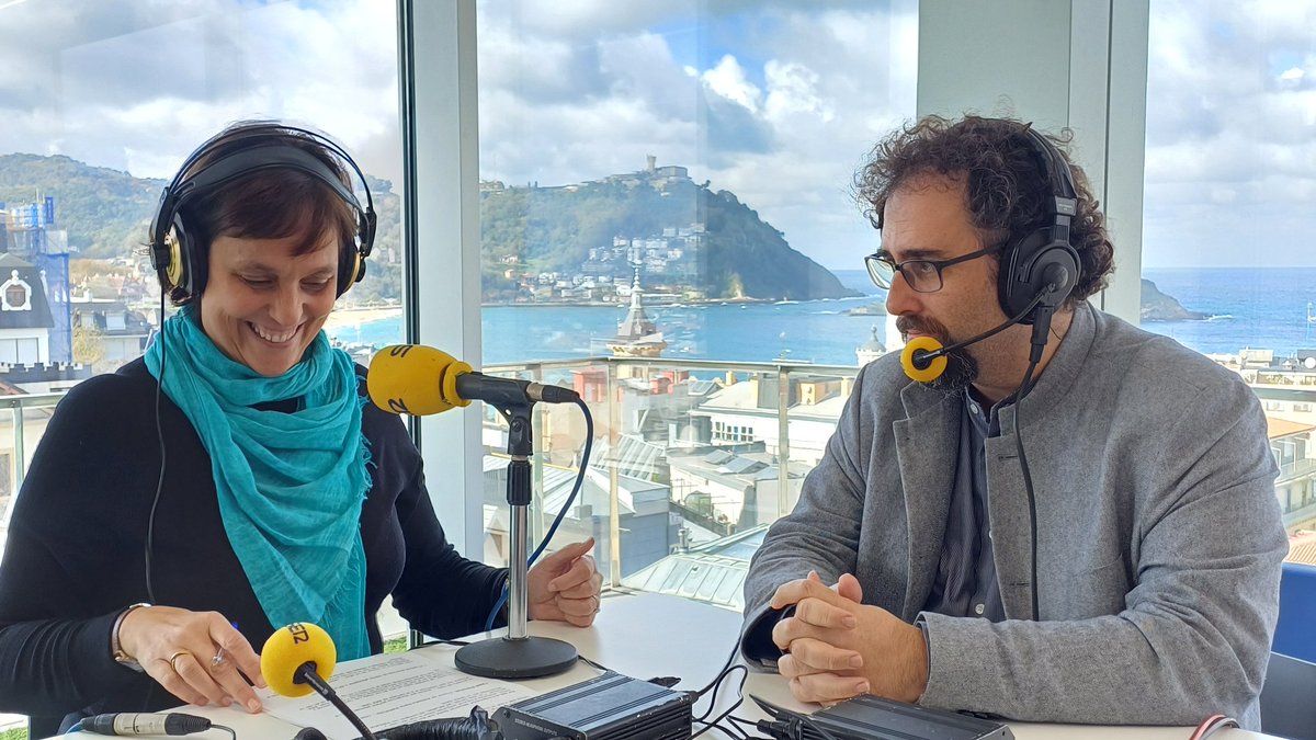 juanmbaroja's tweet image. Muchas gracias @RadioSnSn @EMonente y todo el equipo de @La_SER por hacer el programa sobre las nuevas tecnologias desde @ALDAPETAMARIA, el mayor centro educativo de Gipuzloa, un ejemplo de modernidad y tradición, de pedagogía y responsabilidad.