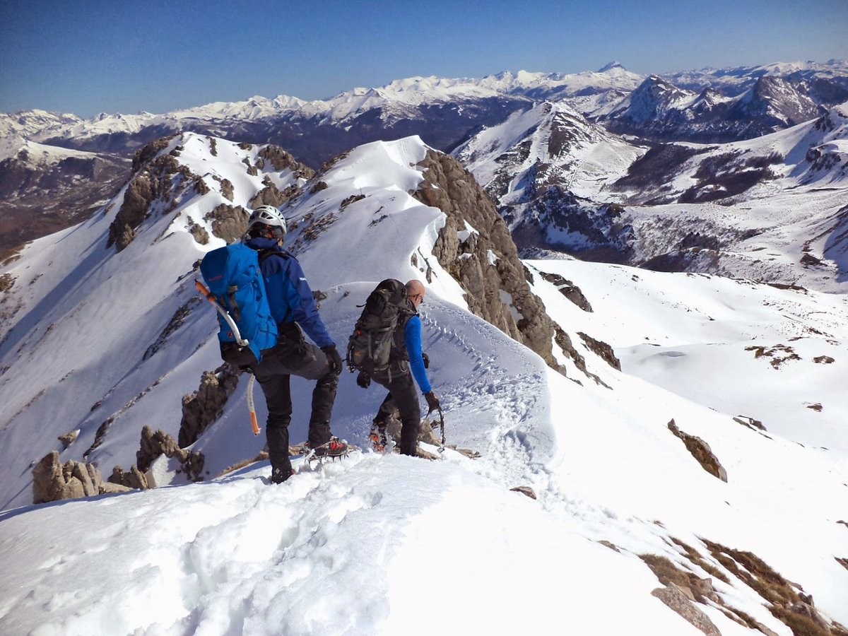 Viernes, 15 de noviembre a las 18:30H.
#REPORTAJEFOTOGRÁFICO: “LA DAMA BLANCA”.
INVIERNO EN LAS MONTAÑAS DE ASTURIAS.
PONENTE: JOSÉ ANTONIO JAR LOPEZ
Encuentro de la Asociación Cultural Deportiva
Andariegos Segovianos.
(Entrada libre hasta completar aforo).