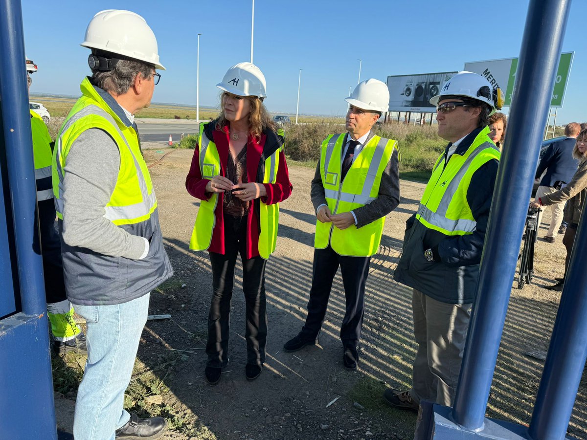 AytoHuelva's tweet photo. 🔍Hemos supervisado los trabajos de limpieza preventiva en el sistema de alcantarillado de la capital, ante los nuevos episodios de lluvias que anuncian las previsiones meteorológicas.

🤝Agradecemos a @AguasDeHuelva la continuidad de estos trabajos.

🔗https://t.co/VwdlZ6CSGC https://t.co/b1uU6pIIlm