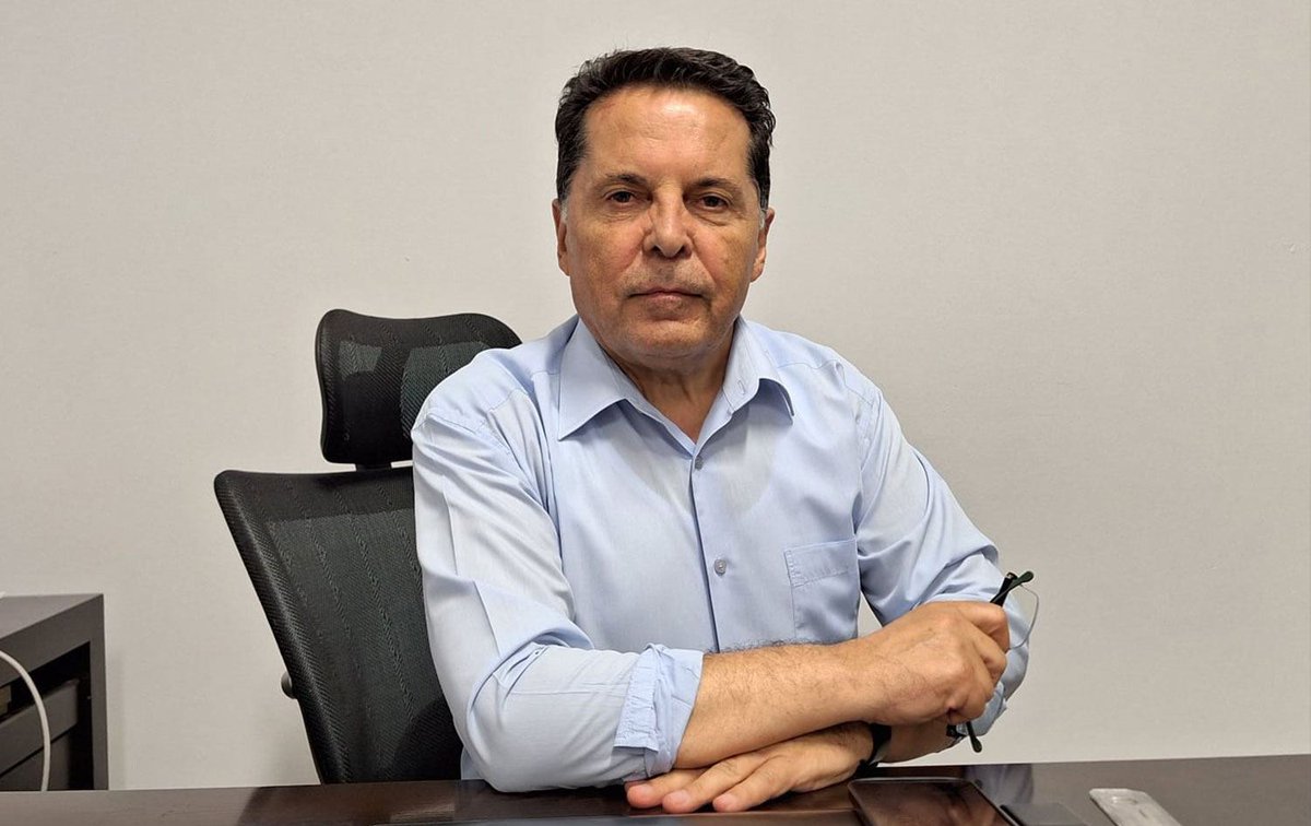 Özgür Özel: Serdar Ortaç'ın kapısını çalmışlar, duymayınca beklemişler. Sabah olmuş, uyanmamış, uyanmasını beklemişler. Uyanınca davet etmişler, hazırlanmasını beklemişler.    

Ahmet Özer'in evine kapısını kırarak girdiler.
