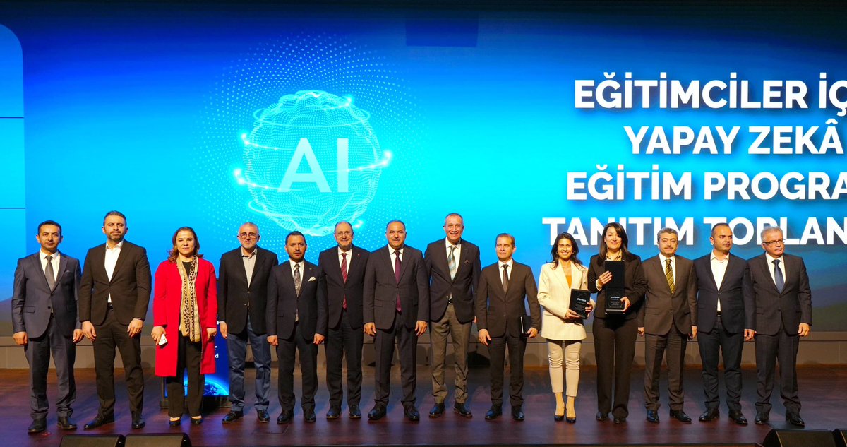 Bilgi Teknolojileri ve İnternet Güvenliği Derneği’nin düzenlediği Yapay Zekâ Eğitimi Tanıtım Programı’na katıldık. 

Günümüzde yapay zekâ ve bulut bilişim, hayatımızın her alanında yer alırken, bu teknolojilere yerli ve milli çözümlerle katkı sağlamak büyük önem taşıyor.