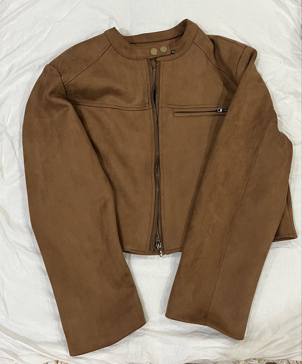 rjdctw's tweet photo. ส่งต่อเสื้อแจ็คเก็ตซิปหนังกลับ cpjgirlxx🍁 

700 รวมส่ง ( from 890-)

color : brown maple

size : M/L อก 40-41 ยาว 20.5

สนใจ dm ได้เลยค้าบ

#ส่งต่อเสื้อผ้า #เสื้อผ้ามือสอง #ส่งต่อเสื้อผ้ามือสอง #เสื้อผ้ามือสองสภาพดี #โล๊ะตู้เสื้อผ้า #ส่งต่อjeansbypat https://t.co/bBklzDh4si