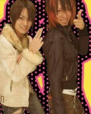 daisuke_devil's tweet image. 10年前は赤かったw
男同士プリクラとか今思えば草
#髪が赤い
#赤
#ヘアー