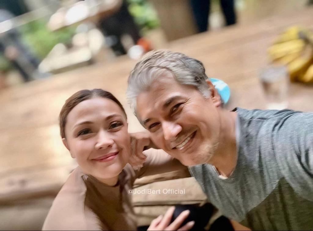 yourstdjs_akhi's tweet photo. Please paki end game po sila Lav at Zandro

#Jodibert
#LavenderFields
#LFHalikan #jodisantamaria
#AlbertMartinez #Zander
@jojosaguin https://t.co/oBCG4ufpaT