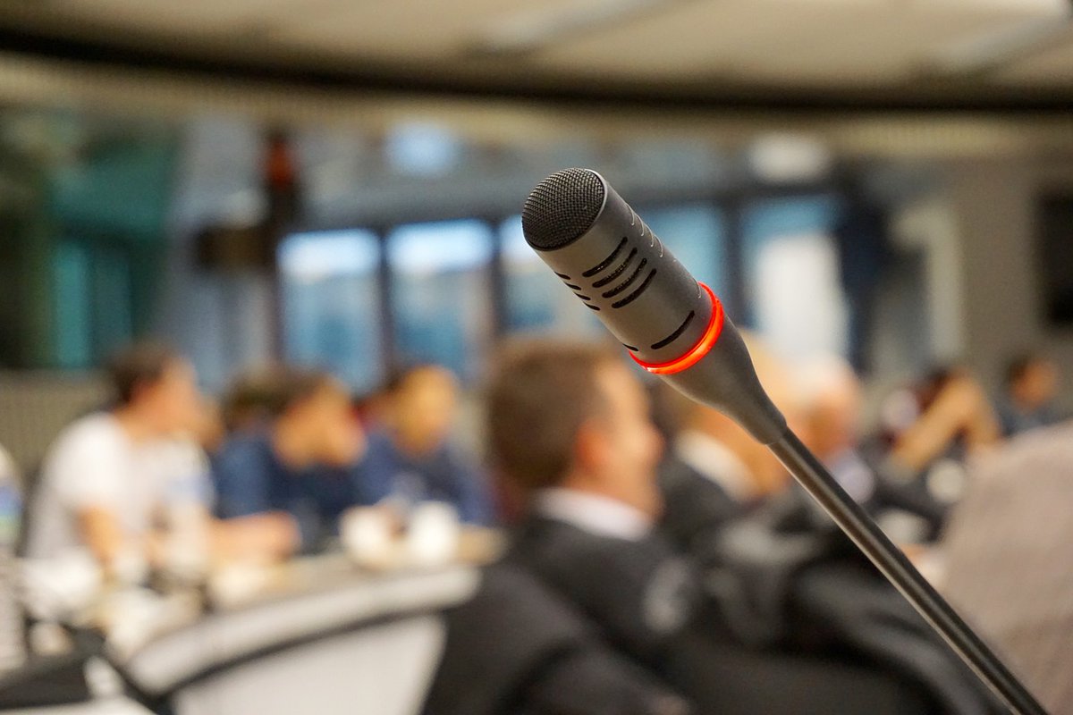 Harmen Lindeboom is D66 raadslid in Hilversum. Hij diende een motie in waarin hij het college verzocht te onderzoeken wat er nodig is om algoritmes te publiceren. digitaleoverheid.nl/nieuws/hilvers… @eljadaae <a href="/GemeenteHsum/">Gemeente Hilversum</a> <a href="/D66Hilversum/">D66 Hilversum</a>