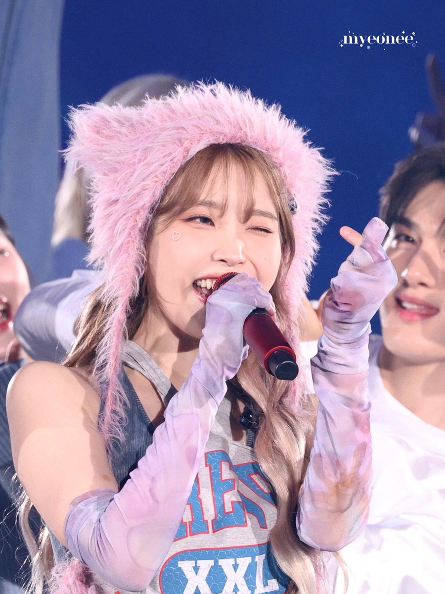 아 제발 너무 귀여워 제발 ｡° °₍๐ᗒᗣᗕ๐₎° °｡
#사랑이_온거야_핑냥이_말이야
｡° ( 엄마 보라색 모자는 너무 커... )