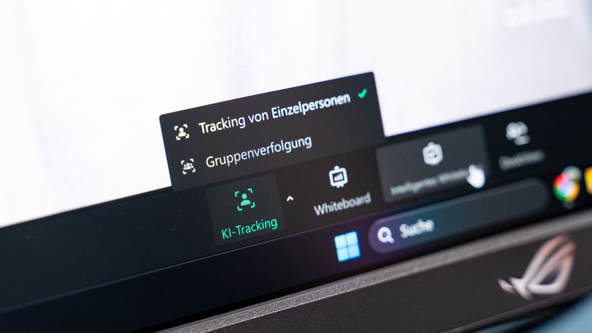 MaxJmb's tweet image. .@insta360’s new #Link2 is a 4K AI-powered webcam with a versatile design aimed at everyday users, streamers, and professionals. It offers clear video quality and useful features like auto-tracking, background blur, and gesture controls. The tracking helps keep you in frame, and