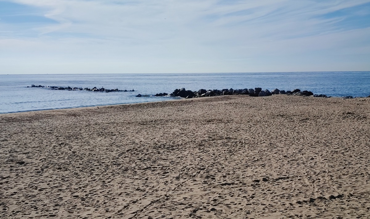 El Ministeri reprèn les obres a la platja i abans de final d’any haurien d’estar del tot acabats els nous espigons premiamedia.cat/el-ministeri-r… #premiademar
