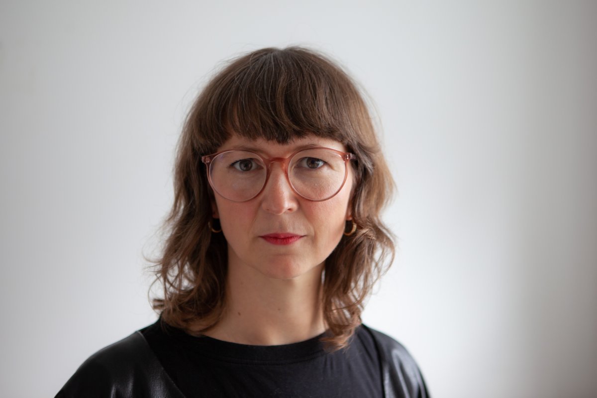 Designed to recycle ⏩ ow.ly/VPcw50U4Qz4
At this year’s glasstec in Düsseldorf, top topics included decarbonisation, digitalisation, and the circular economy. Experts Ulrich Knaack and Linda Hildebrand (pictured) predict a rising market for recycled construction materials.