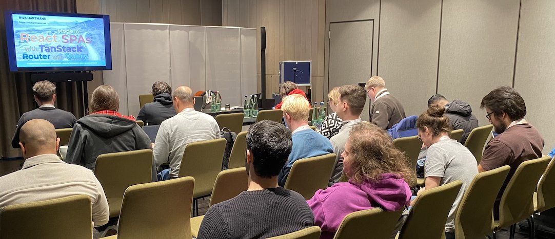 Thanks all for attending my talk on #TanStack #Router and #Query at #iJS in Munich. 

You can find Slides and Source Code here: nilshartmann.net/t/modern-react…

Happy SPA'ing and see you next time 😊

#React