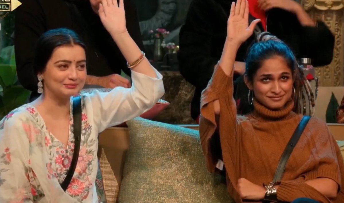 Partners for new Time God task(Hostel party theme)...But nobody choose Chahat &amp; Kashish as partner 
So Bigg boss made them Kharus Warden of this Hostel😂😂😂 

#EishaSingh #EishasTribe #Teameishasingh  #AvinashMishara #Eishaistheboss #Teamavinash #Avisha #Teamavisha #Avinashians