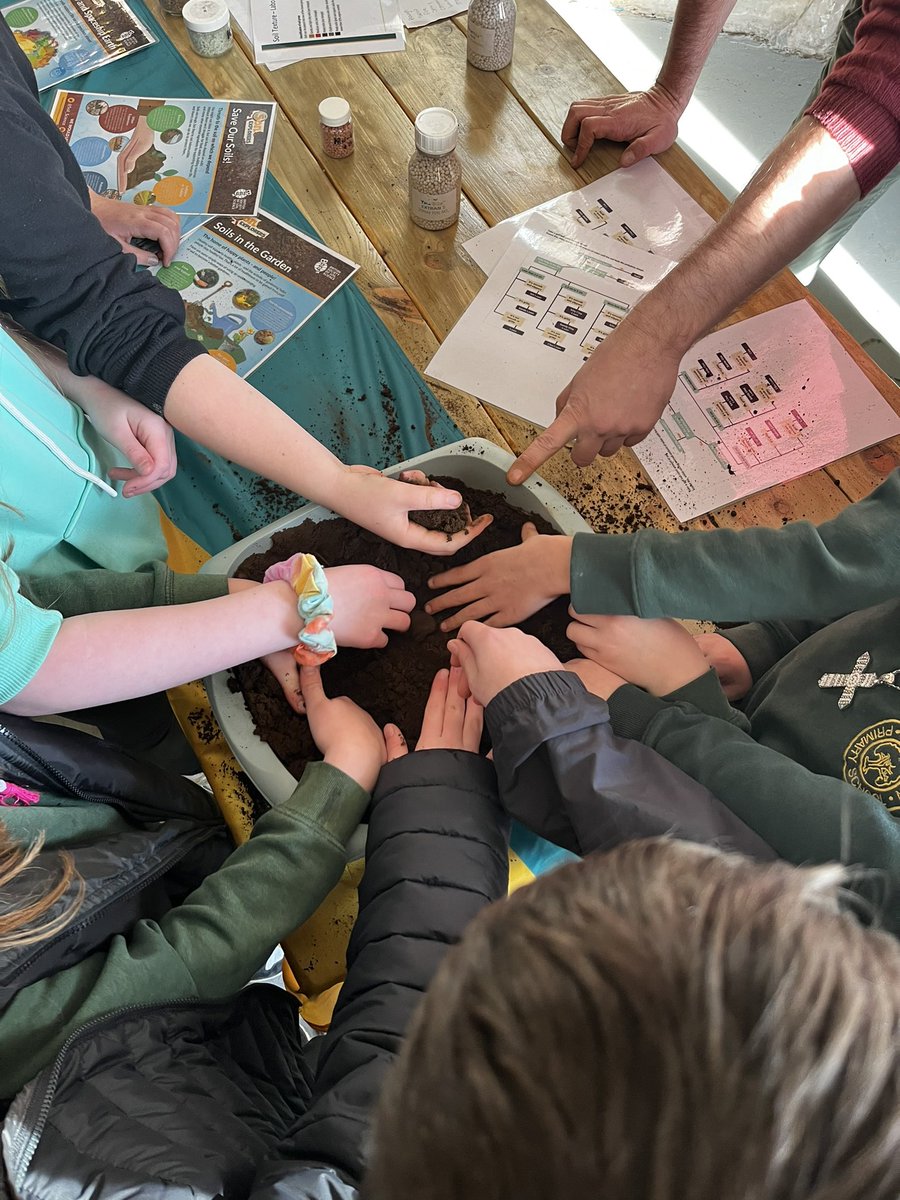 Getting stuck in with Stuart &amp; Rebecca from SOYL/Frontier at our food &amp; farming day today  <a href="/pratisbarns/">Pratis Barns</a> #soil
