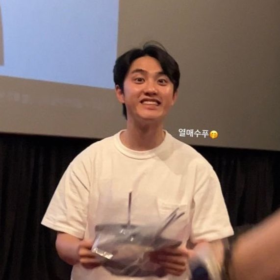 loxe58's tweet photo. 바부처럼 웃는 무인 차카니 경수가 보고싶은 날 https://t.co/LPqdiAjAB7