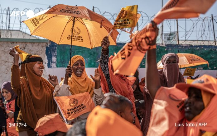 As the clock ticks down to Somaliland's election, the breakaway region of Somalia changes colour every day as parties take turns to stage campaign rallies kaabtv.com/a-riot-of-colo…
Somaliland is centre of dangerous tussle between Somalia&amp;Ethiopia  barrons.com/news/somalilan…