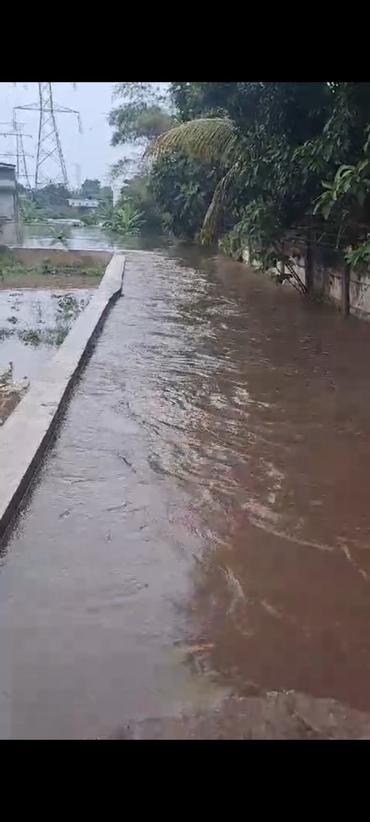 OrariTangsel's tweet photo. @Admin gerinda minta tolong sampaikan kepada Bapak Prabowo minta bantuan Pompa untuk perumahan Roswood garden Serua indah Ciputat,sudah menghubungi dinas terkait tidak ada tanggapan kasian banjir terus kalau hujan https://t.co/7deHLyLNc0